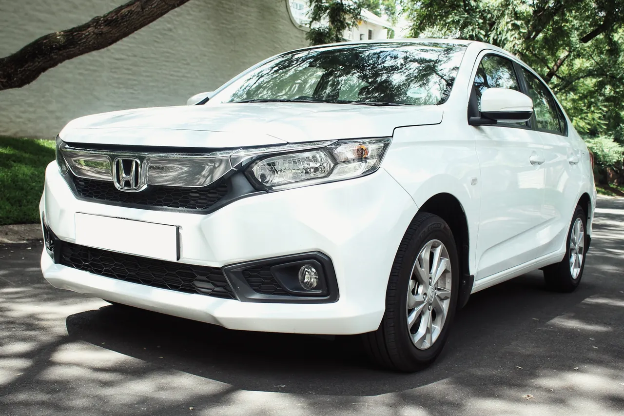 Honda Amaze on rent in Varanasi